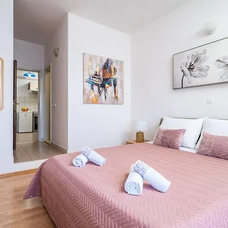 By The Sea Собра