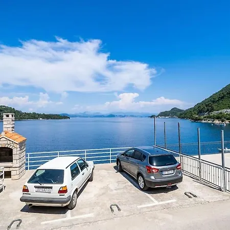 By The Sea Апартаменты *