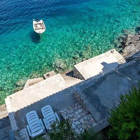 Apartment By The Sea *