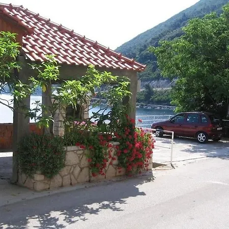 By The Sea Sobra
