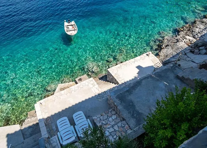 Апартаменты By The Sea *