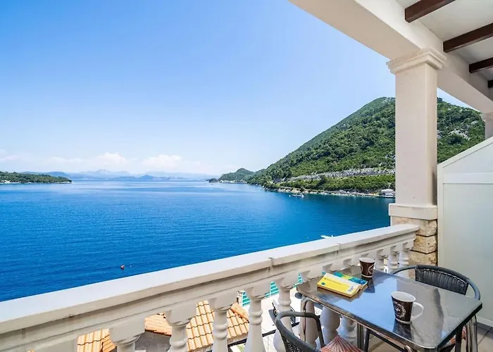 By The Sea * Собра