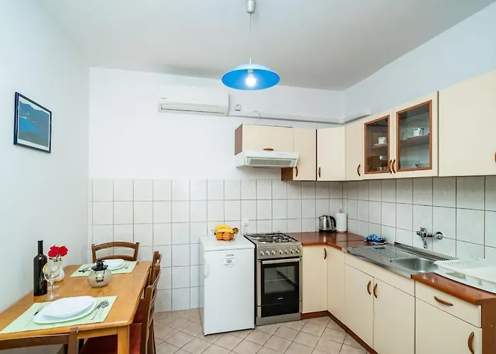 By The Sea Apartman Sobra